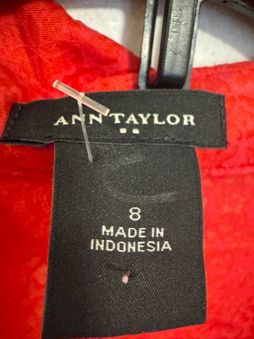Ann Taylor Red Button-Up Sheer Blouse Size 8 With 3/4 Sleeves - Picture 2 of 7
